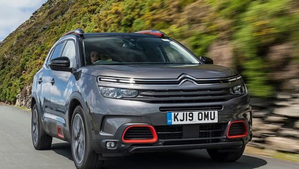 Оценка на удовлетвореността на собствениците:  88,15%

Френският производител на автомобили е синоним на качество на возене, а C5 Aircross оправдава високата репутация на Citroen за меко и плавно изживяване. Собствениците казват, че нивата на комфорт са несравними. Това не е ударило по поведението на пътя, като шофьорите дават най-високи оценки и в този отдел.

C5 Aircross се класира на четвърто място в графата "удоволствие от карането". Шофьорска седалка е класиран на второ място по комфорт. 

Има и друго първо място по отношение на удовлетвореността от багажното отделение в кабината, а гъвкавостта на седалките, наред с качеството на материалите вътре. Текущите разходи са ниски и собствениците са много доволни от броя на предлаганите функции за безопасност.